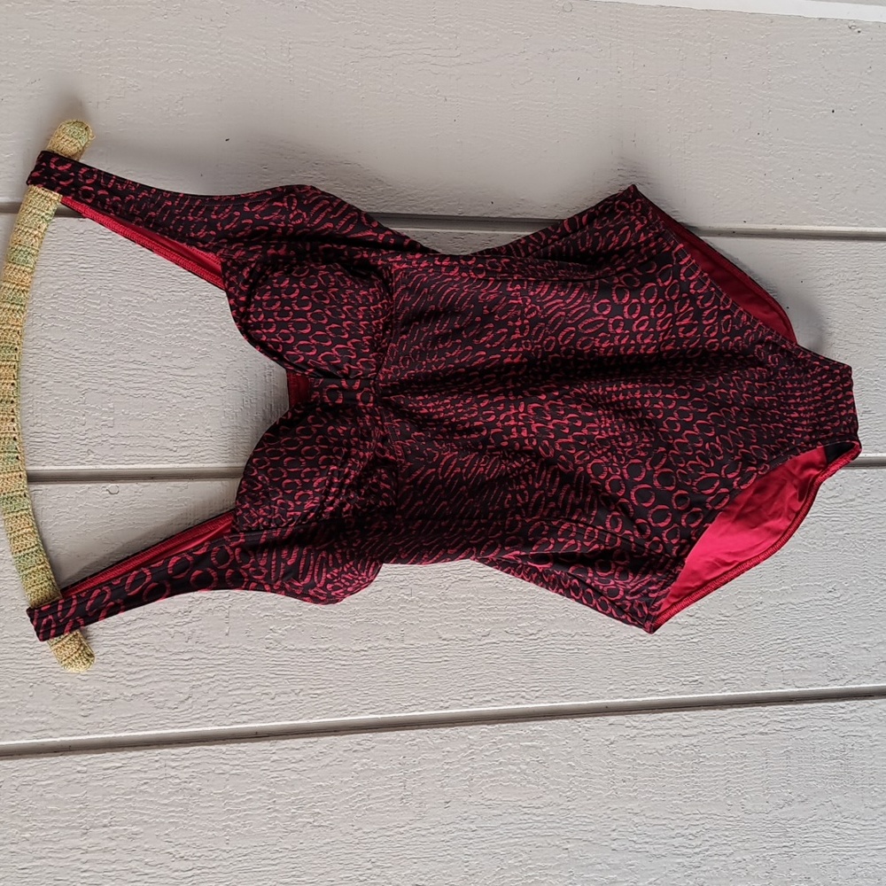 CALVIN KLEIN ONE PIECE SWIMSUIT SIZE 10 RED AND BLACK